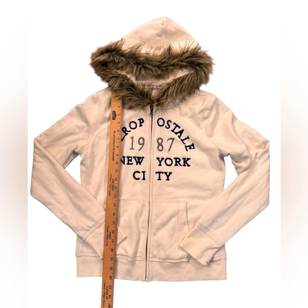 Aeropostale Y2K Women's Cream Hoodie with Faux Fur Trim - Picture 7 of 10